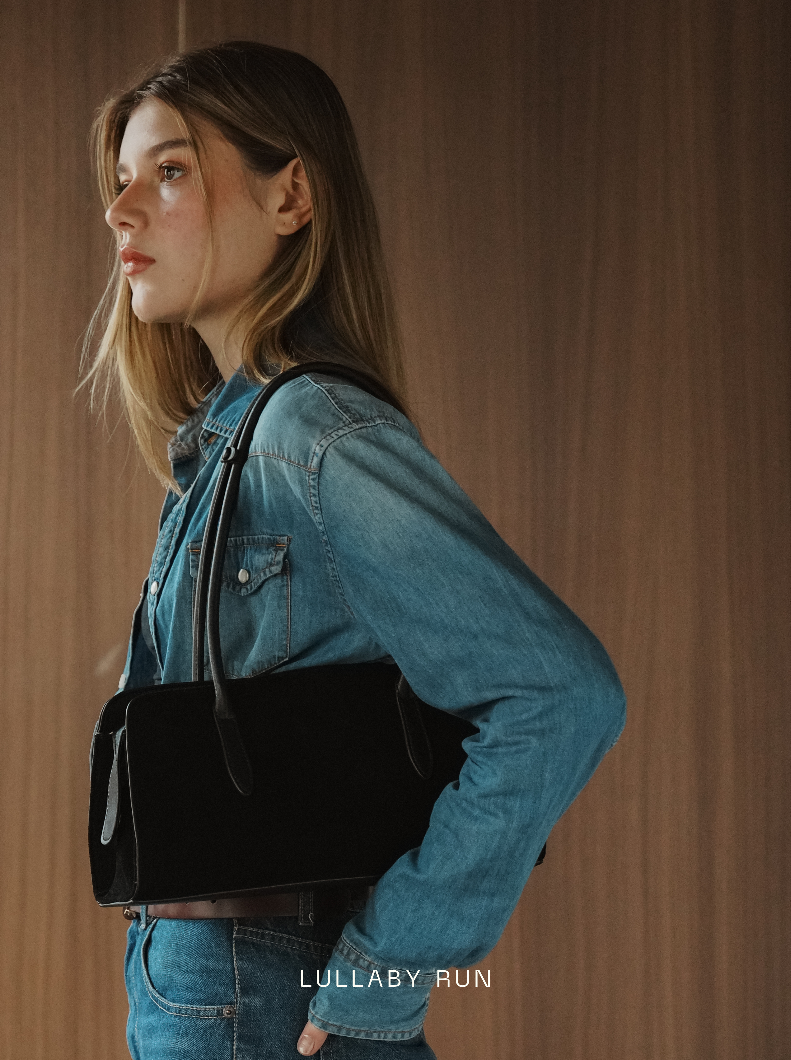 The Dune Midi in Graphite Black